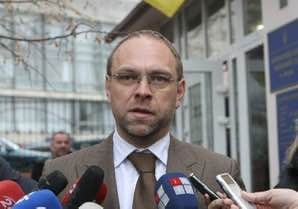 «Журналістика за гроші»: набирає обертів черговий скандал з виданням «Дзеркало тижня»